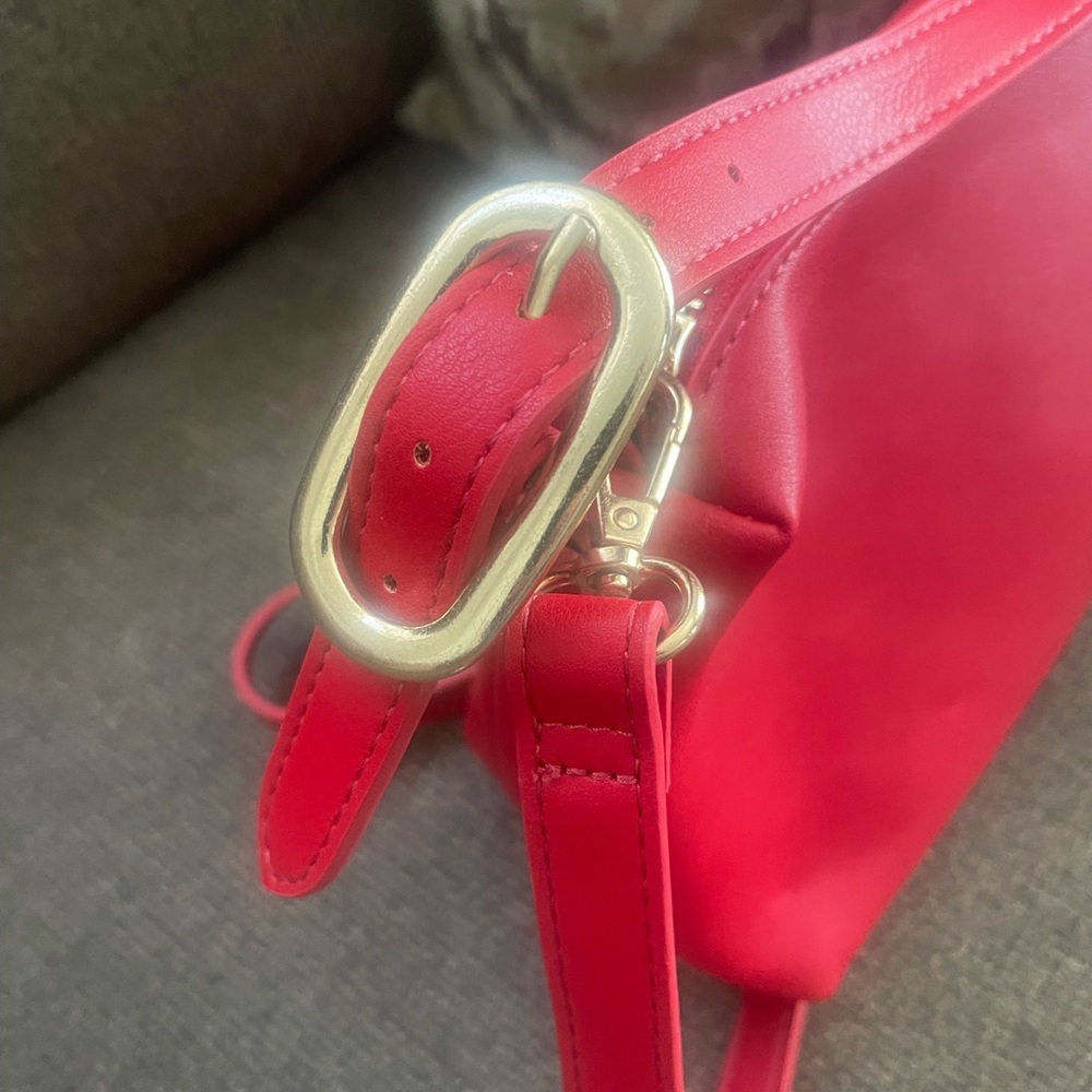 NWT Women’s Old Navy Convertible Carrie Crossbody Bag ~ Red - Picture 2 of 5